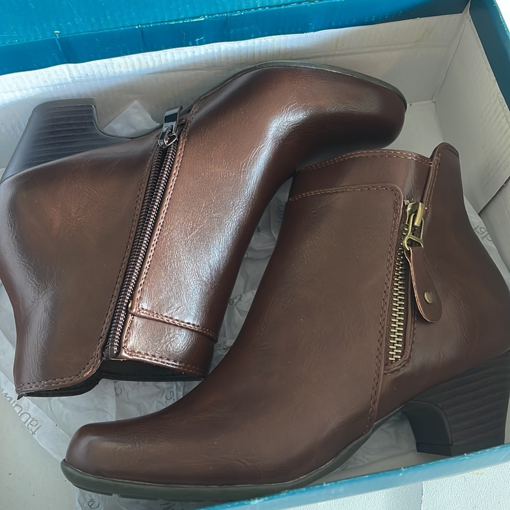 Fabulaire Booties - Picture 7 of 8